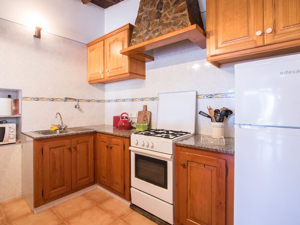 a2c4943b-0b89-4e32-a833-a0b4ac876309.c10